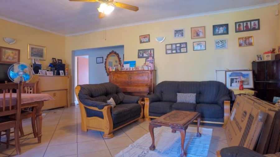 6 Bedroom Property for Sale in Oos Einde North West